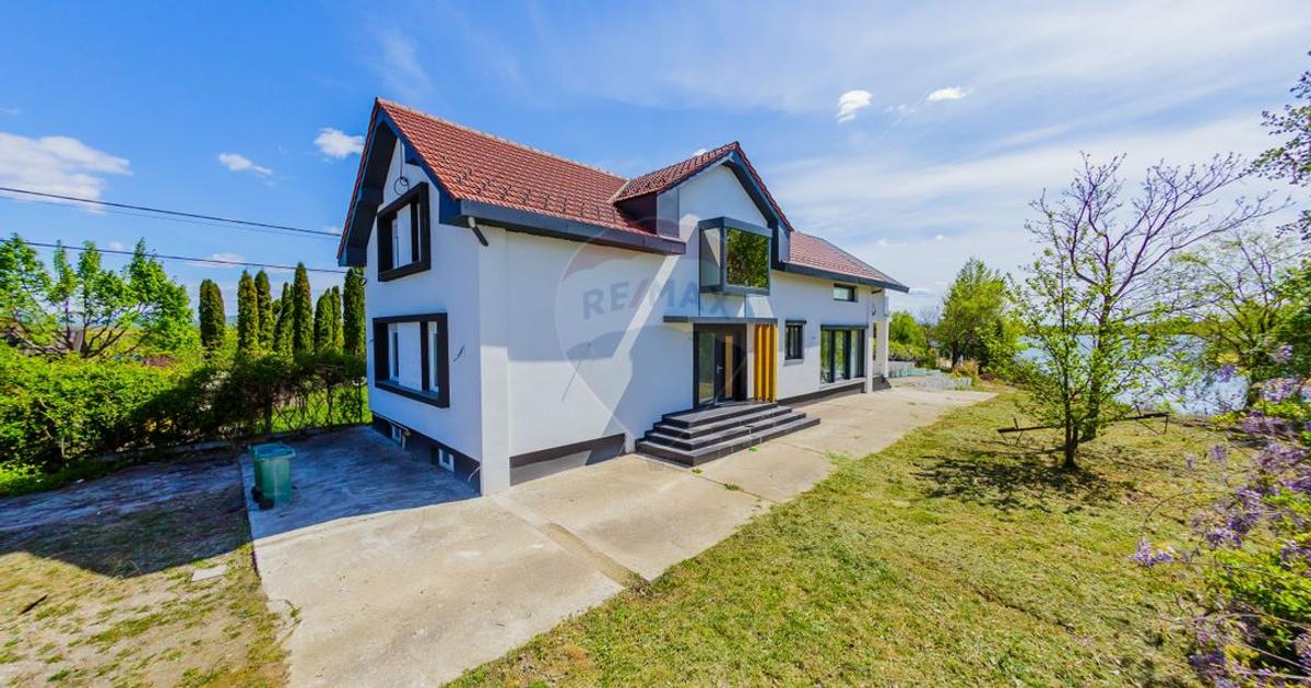 Casă individuală 315.6 mp cu 6 camere în Apa