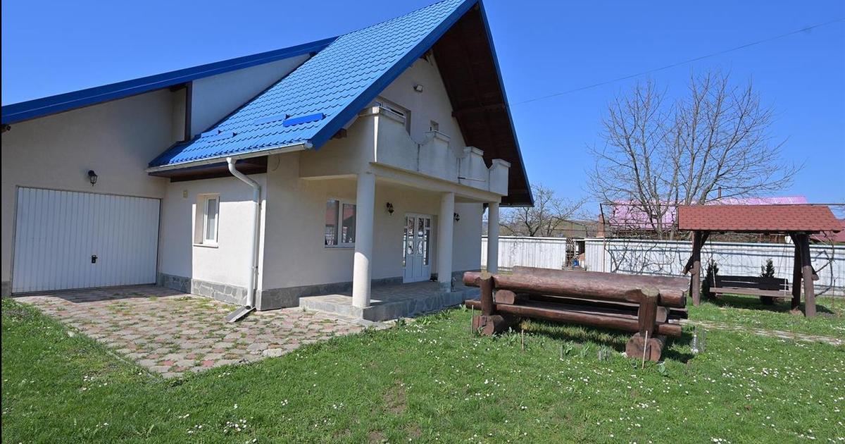 Casă individuală 200 mp cu 5 camere în Arghira