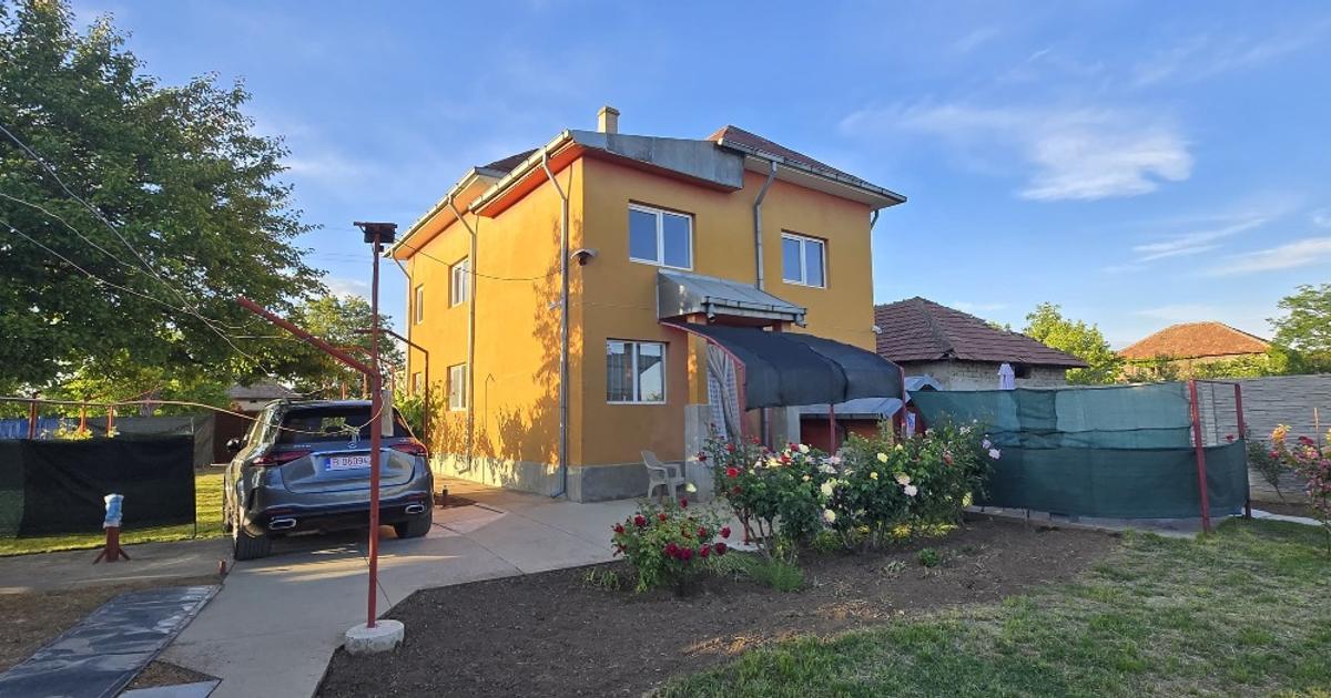 Vila, P+1, 9 camere, 140mp utili, 1.400mp, orasul Corabia, judetul Olt