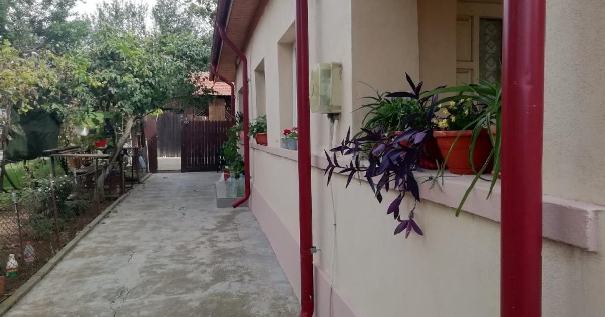 Casa 3 camere baie,bucătărie  toate utiilitatile la 8,5 km de Selgros Craiova