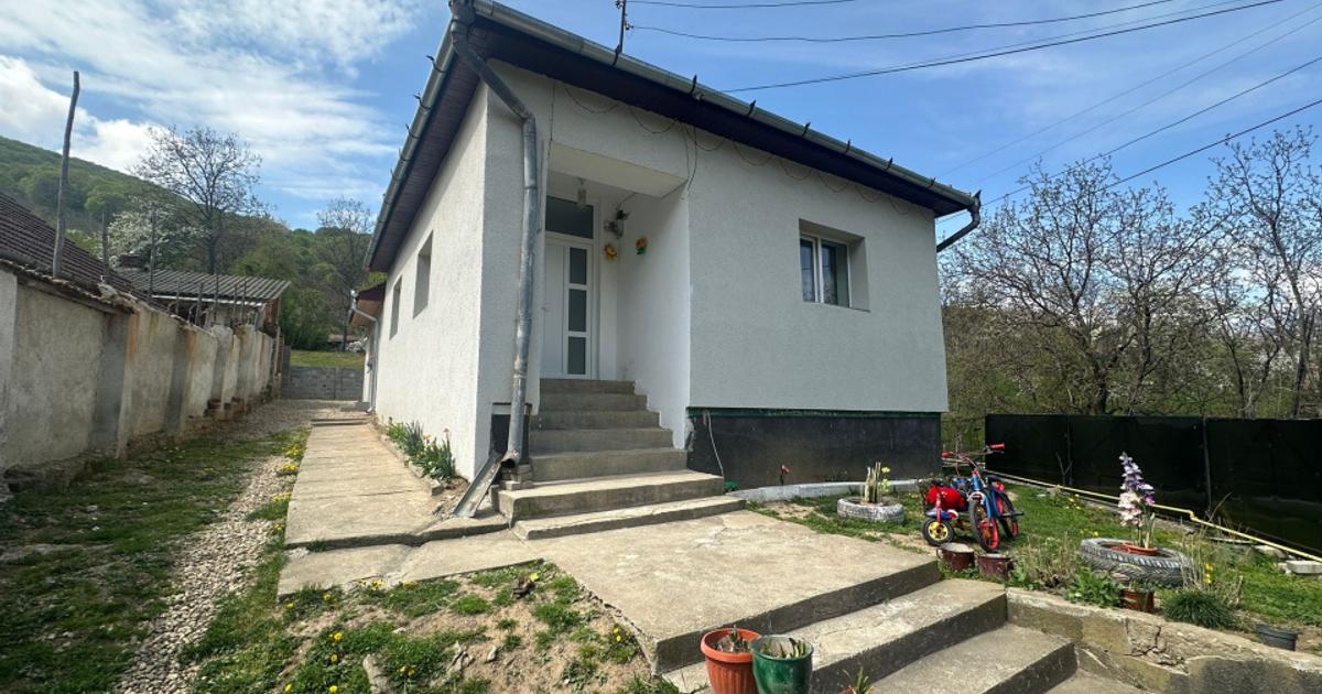 Casă individuală 120 mp cu 3 camere în Cugir