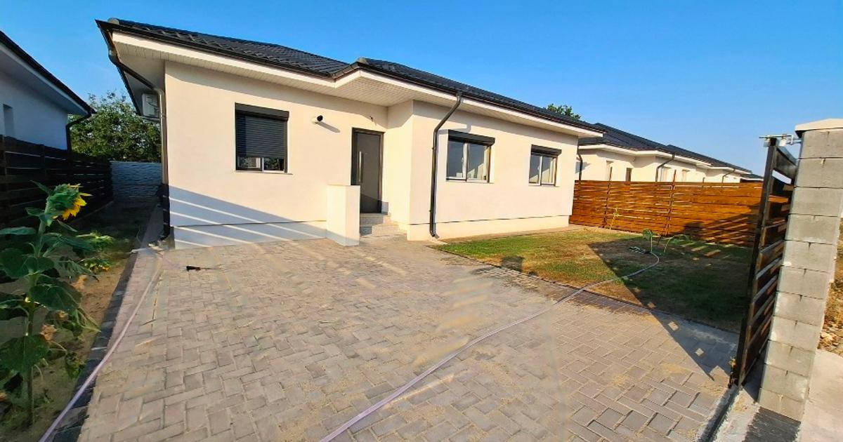 Casă individuală 88 mp cu 4 camere în Dârza