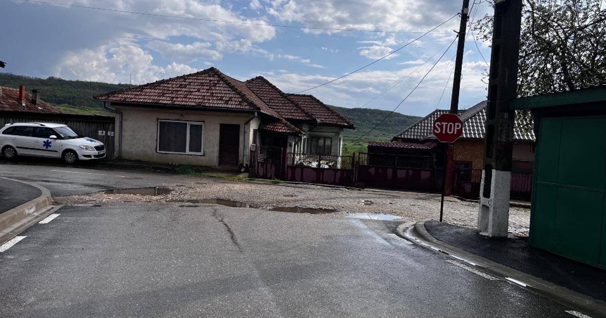 Casă individuală 104 mp cu 4 camere în Strehaia