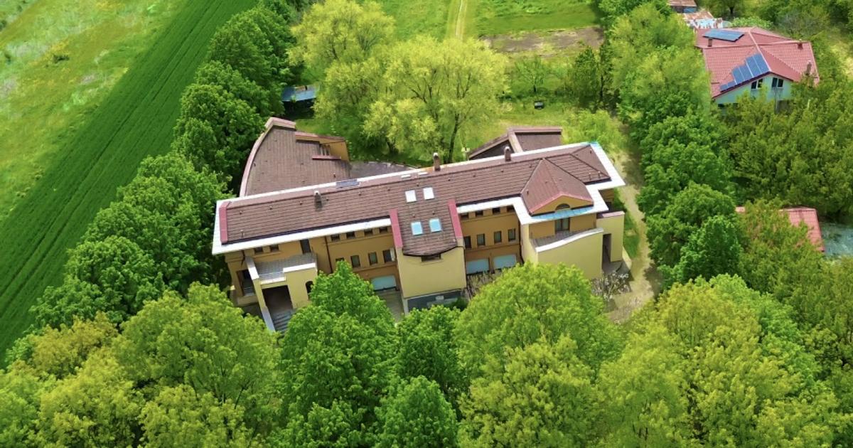 Domeniu privat, resedinta ampla 8.000 mp teren, posibil extindere la 28.812 mp!