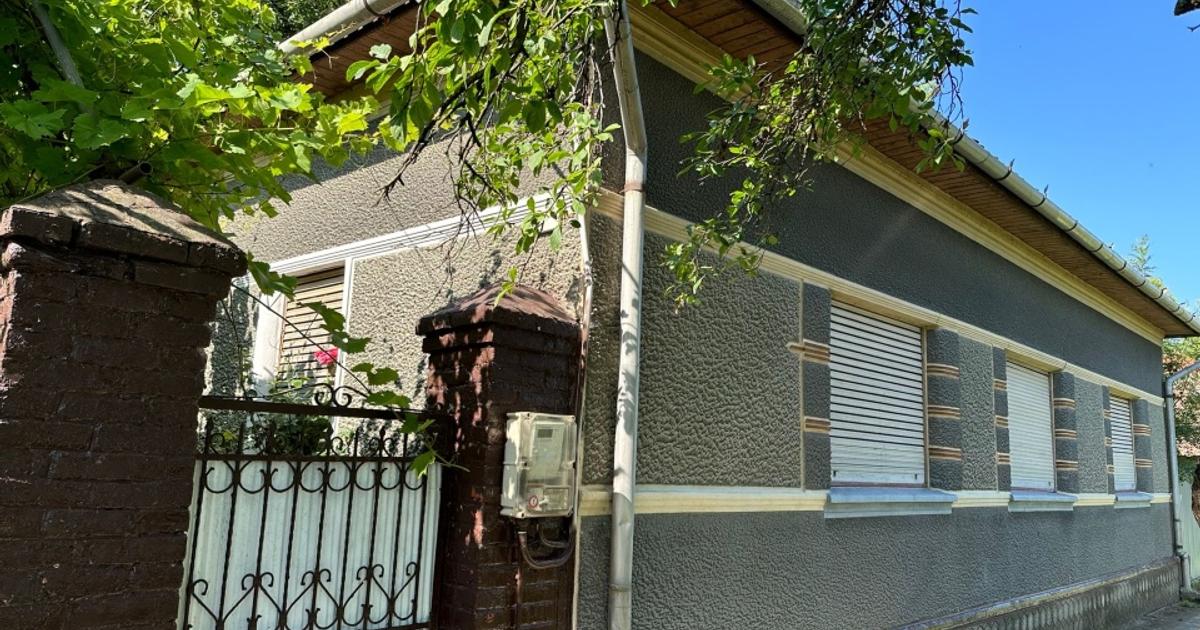 Casă individuală 240 mp cu 5 camere în Ineu