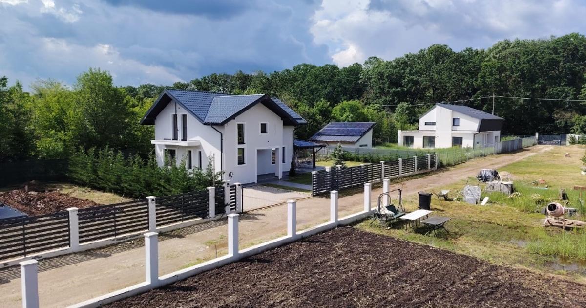 🏡 Vila Premium 2025 în Izvorani – Lângă Pădure & Lac | Pompă de Căldură