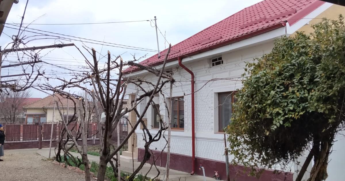 Casă individuală 100 mp cu 5 camere în Mărăcineni