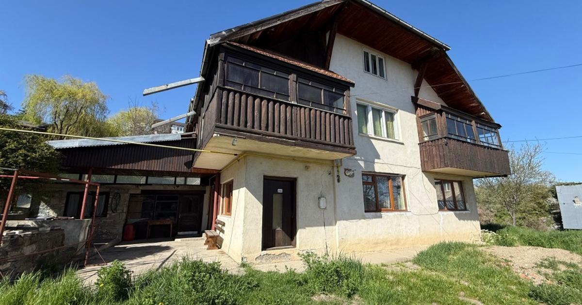 Casă individuală 252 mp cu 5 camere în Târgu Neamț