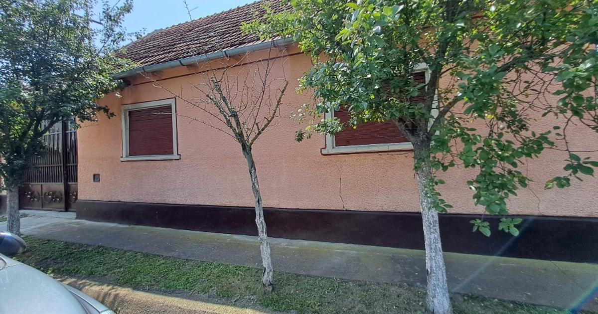 Casă individuală 870 mp cu 4 camere în Ucuriș
