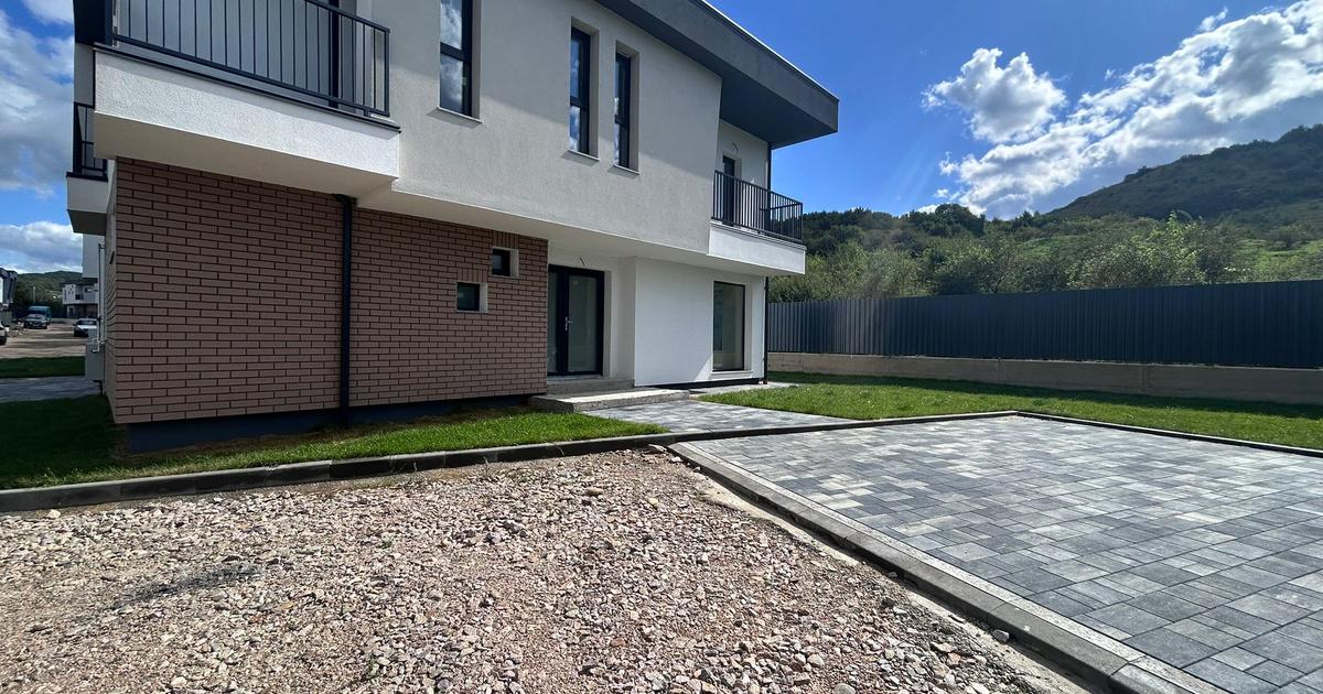 CASA TRIPLEX DE VÂNZARE ÎN FLOREȘTI