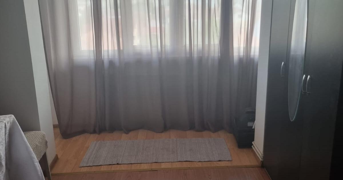 Inchiriez garsoniera in Deva, zona Dorobanti, etaj 4, bloc de 4 etaje, centrala