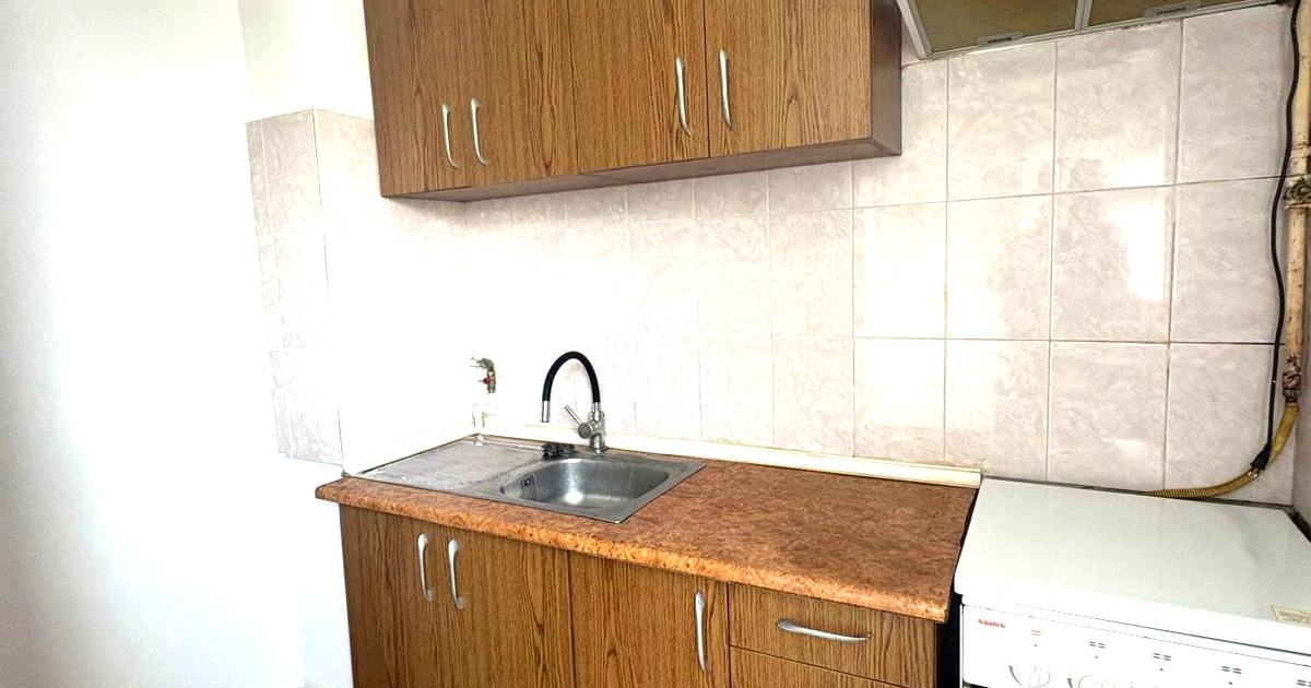 Garsoniera 30mp zona strazii T.V etaj 3  Pret 37.800eur neg