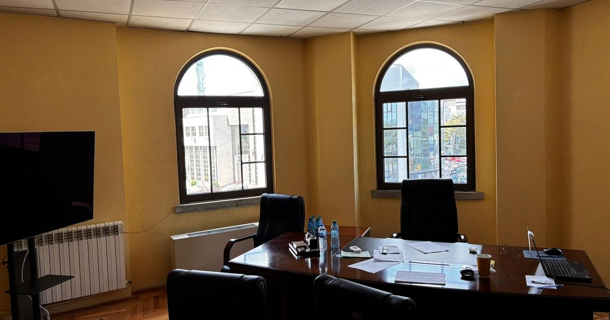 Spatiu comercial de inchiriat ultracentral finisaje premium Chirie: 12-15 mp neg