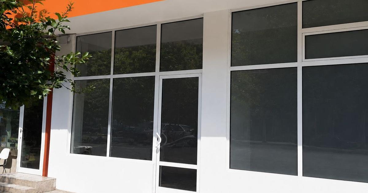 Spatiu comercial de inchiriat, 3 camere, 83 mp utili, vad bun, Sebes