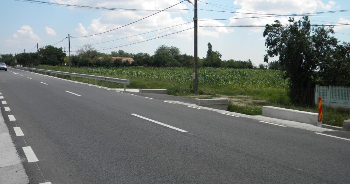 Teren agricol intravilan de 14200 mp, în Dioști