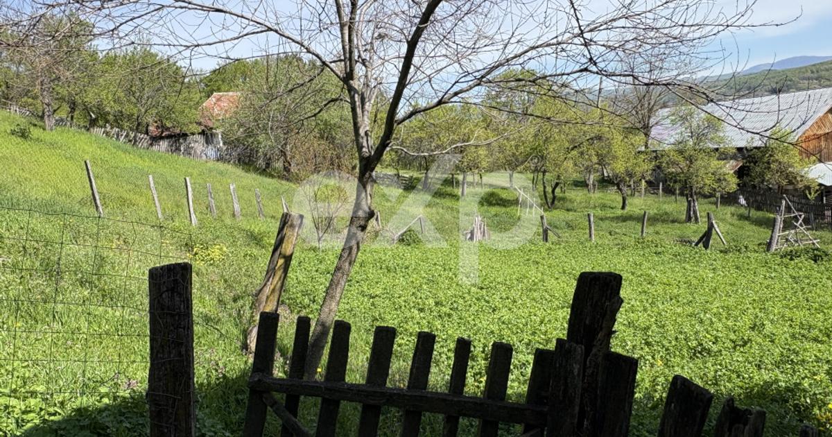 Panoramă superbă - 14.613 mp lângă A1 Tigveni - 1,5 ore până la București