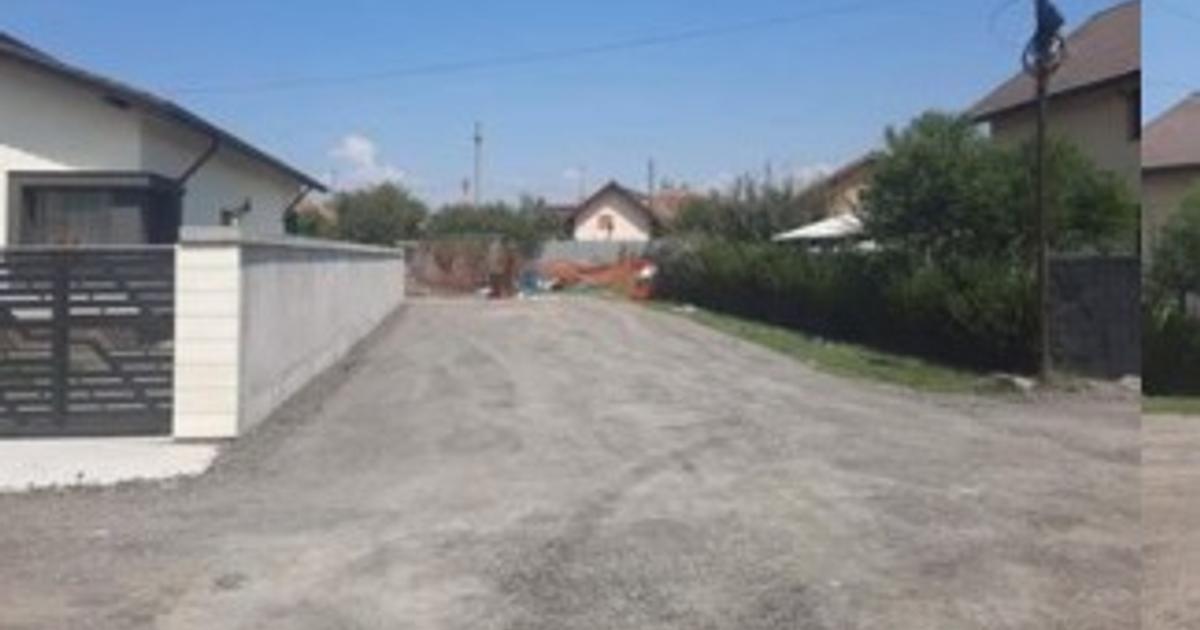 Teren intravilan,suprafata 450mp.utilitati: apa sa curent electric  trase pe pro