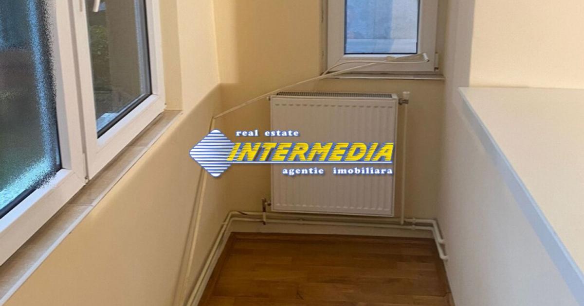 Apartament cu 3 camere Deco Foste proprietati CETATE Piata Finisat Nemobilat