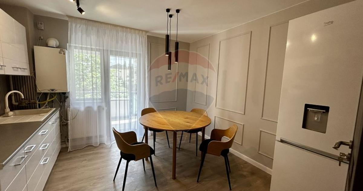 Apartament cu 3 camere de închiriat în zona Sasar