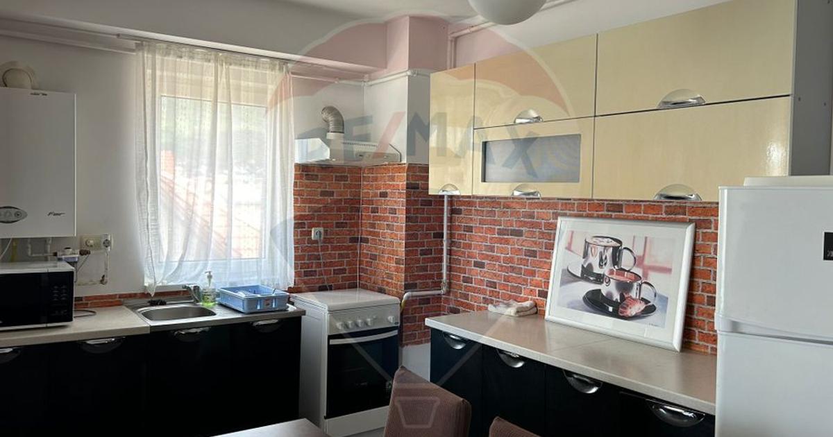 Apartament cu 3 camere de închiriat intr-un bloc cu parcare si curte
