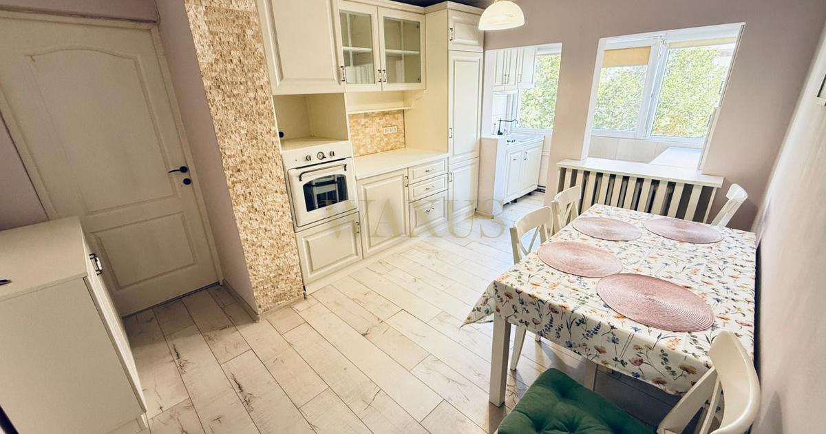 Apartament cu 3 camere de inchiriat,etaj 1,zona sens