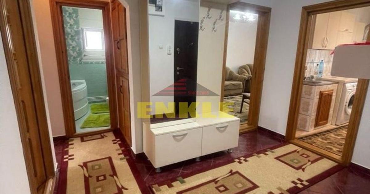 De închiriat apartament 4 camere decomandat