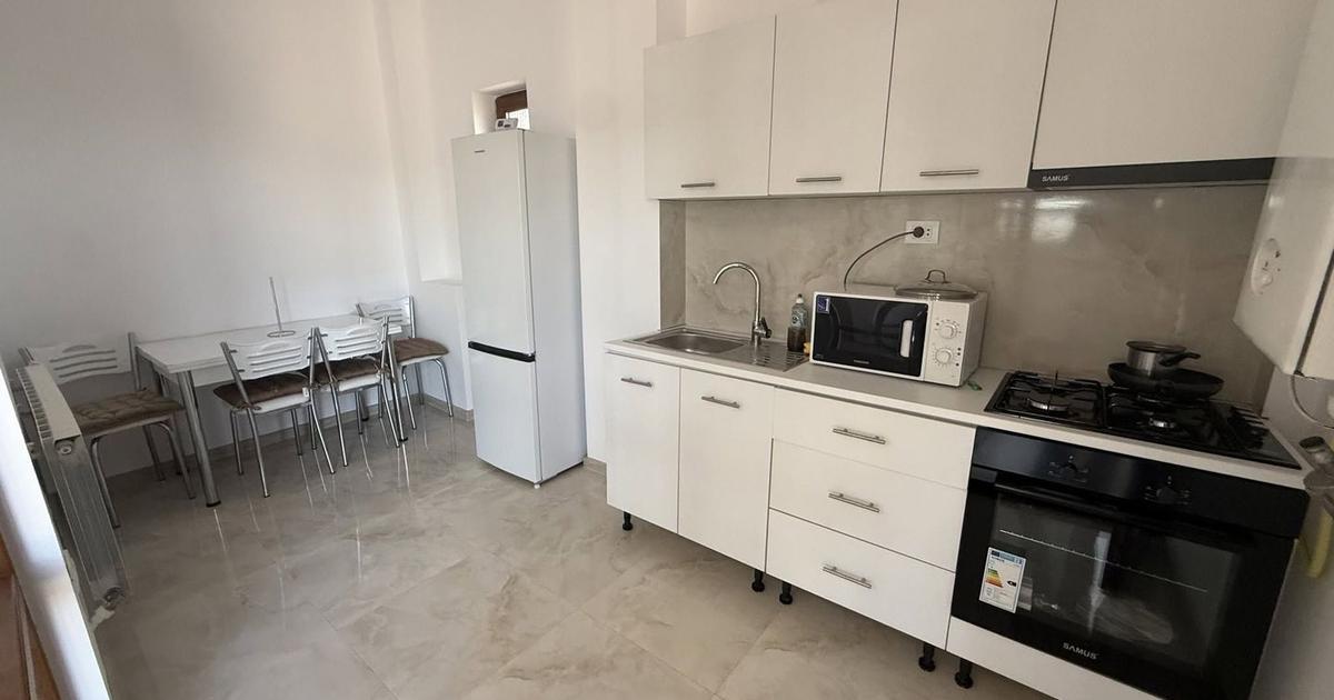 De închiriat apartament 2 camere decomandat 65 mp + terasa 30 mp et 2