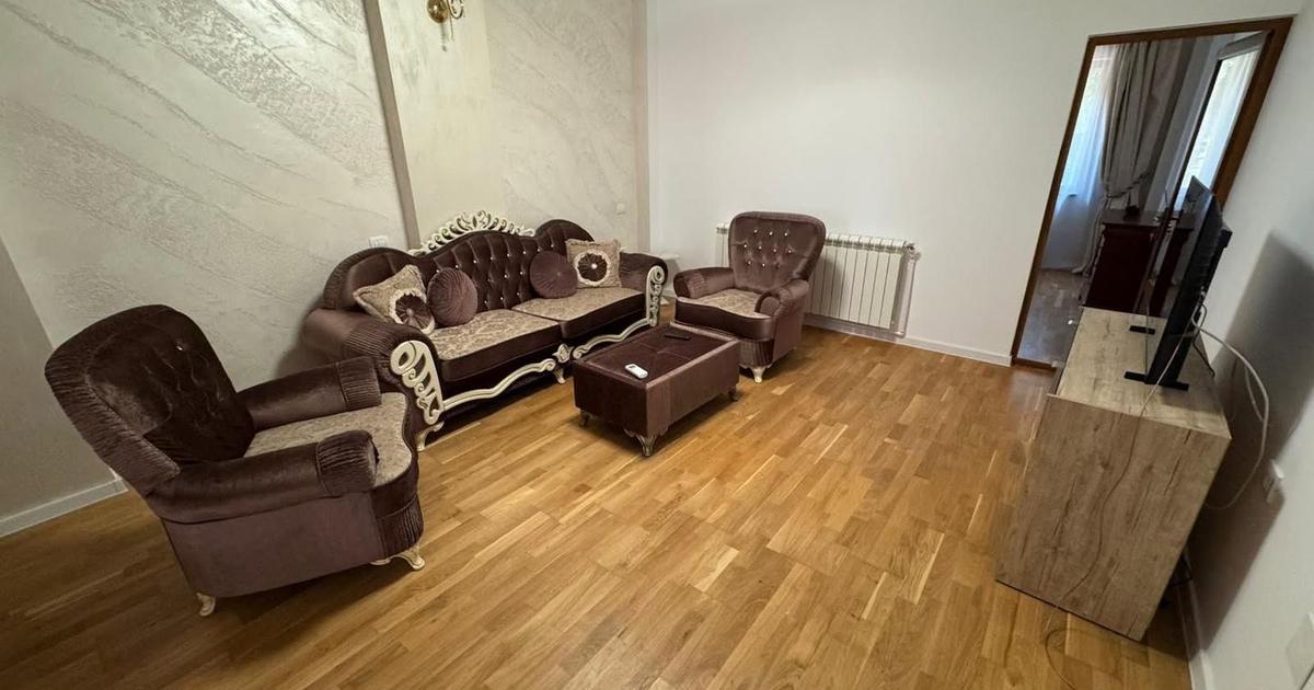 De închiriat apartament 3 camere 80 mp + curte privata 50 mp