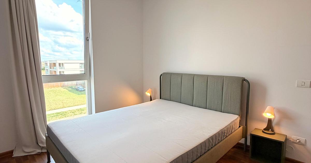 De inchiriat, apartament cu parcare