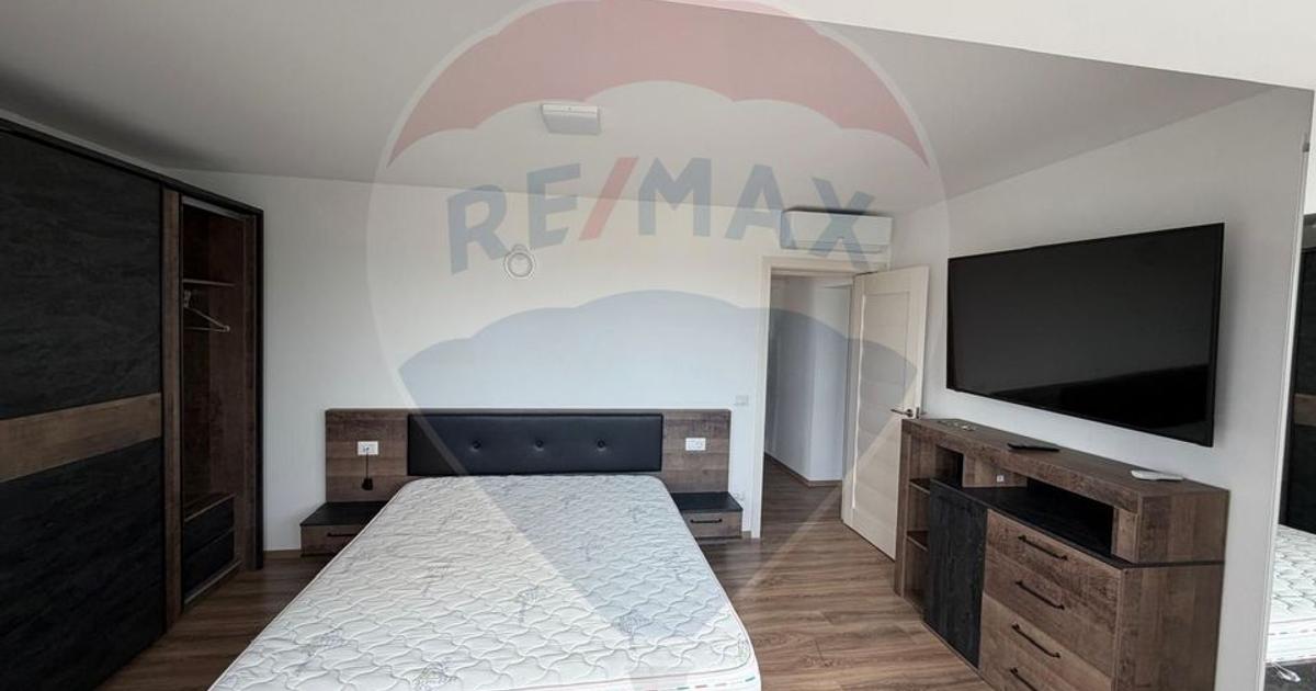 Apartament cu 3 camere de închiriat în zona Central