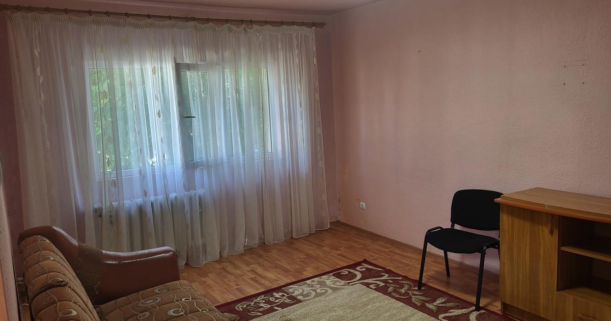 De inchiriat apartament 2 camere, situat etaj 1 in bloc mic, zona Hotel Vrancea.