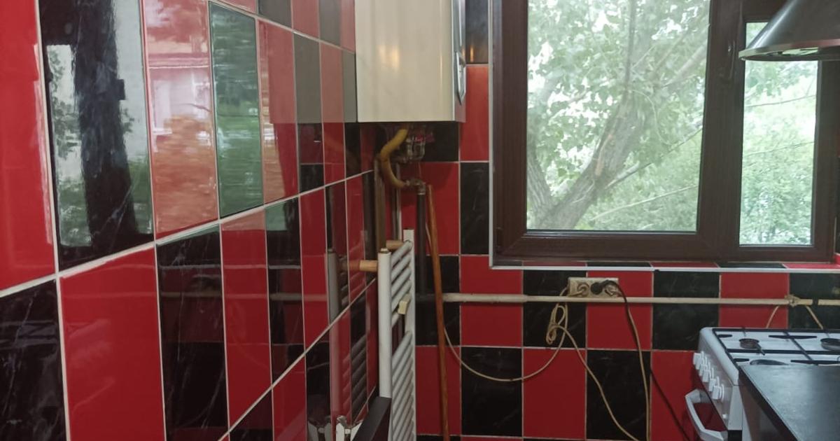 Apartament cu 2 camere, etajul 3/4, zona Alexandru Cel Bun
