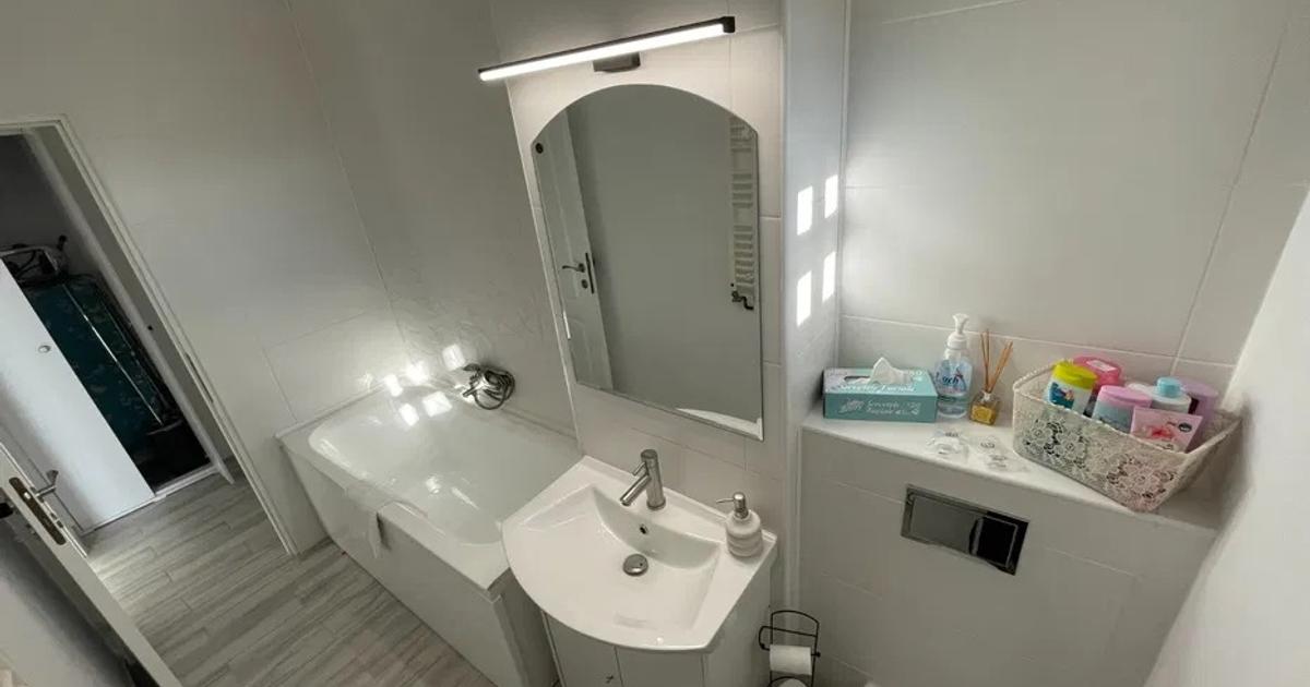 Apartament cu 2 camere, etajul 3/4, zona Podu Ros