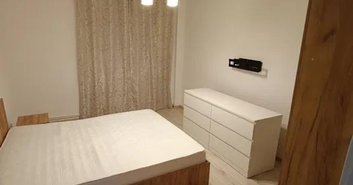 Apartament cu 3 camere, zona Podu Ros