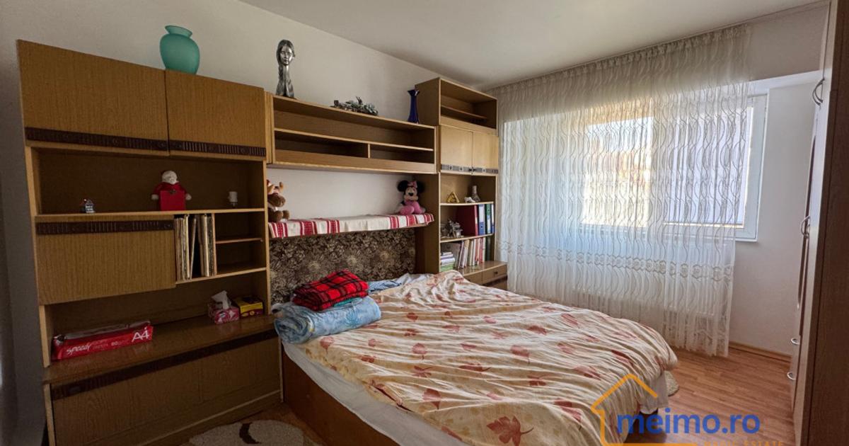 Apartament decomandat cu 4 camere în Moinești