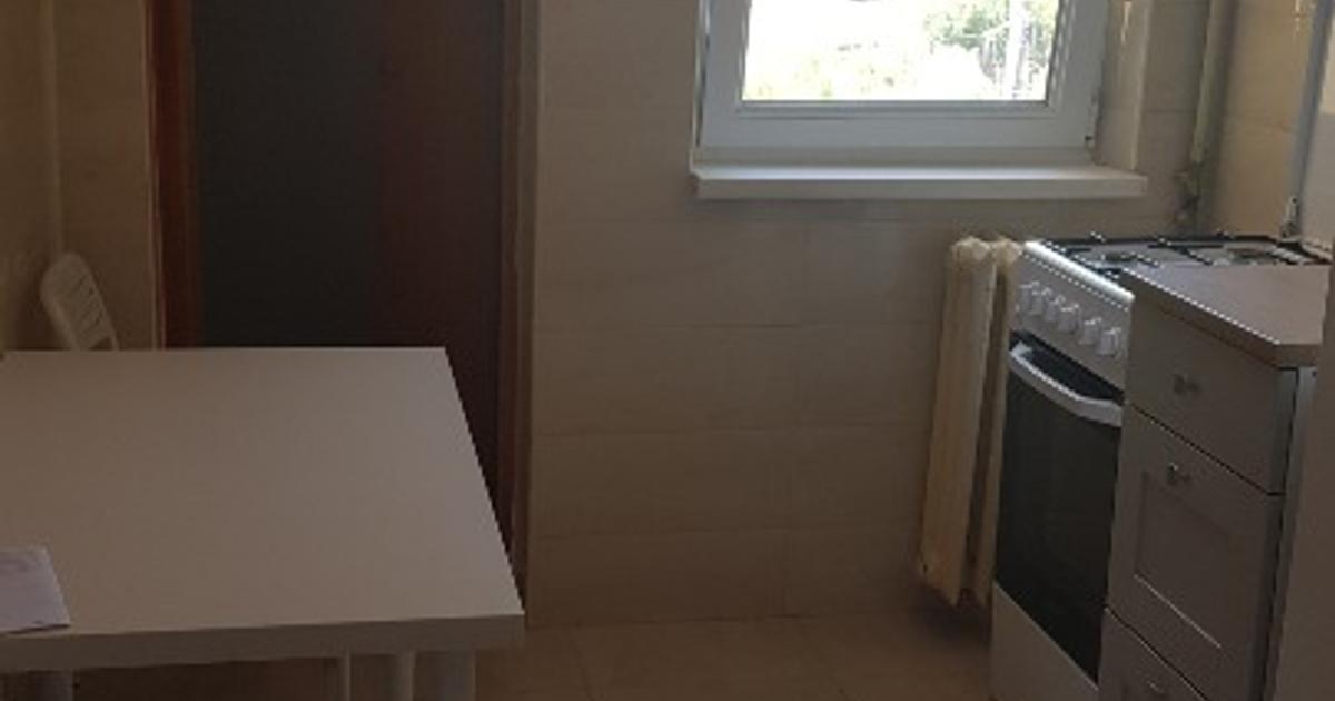 Inchiriez apartament doua camere langa grădinița Lenin Sud.