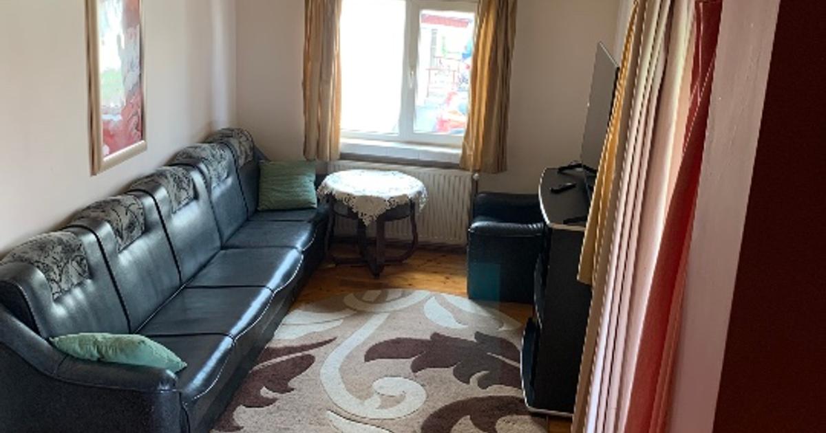 Închiriez 2 camere din care una la mansarda - conditii bune.