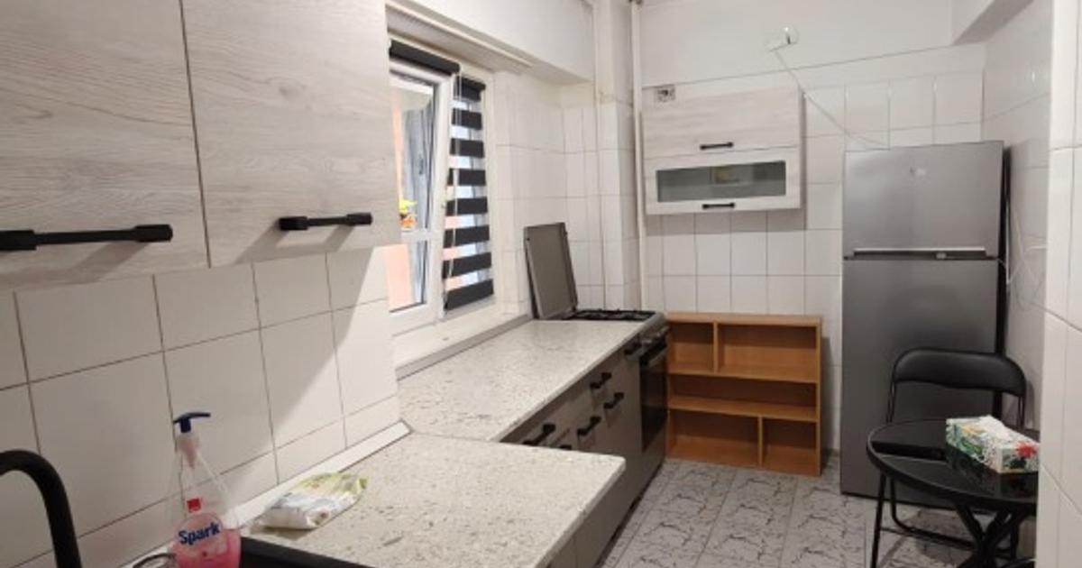 Inchiriez apartament 3 camere ultracentral cu garaj