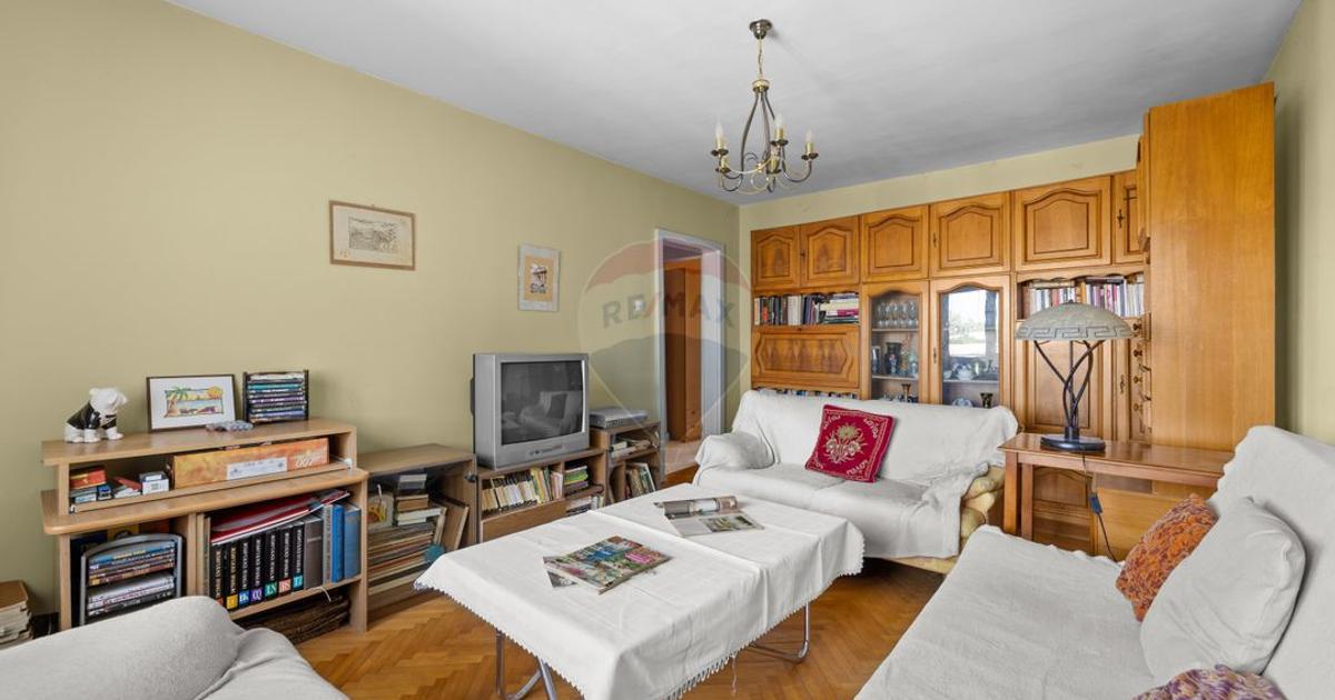 Apartament cu 3 camere de vânzare în zona Podgoria
