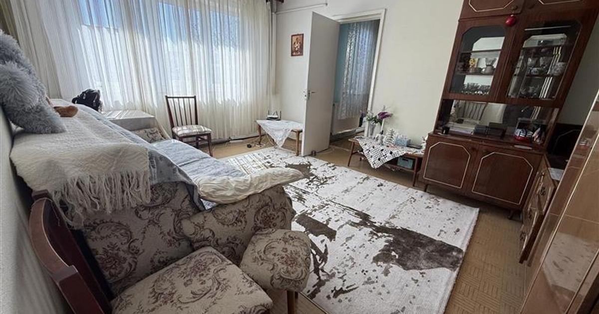 Apartament 2 camere, Mioritei (Slanicului), etaj 4/4, acoperis sarpanta.