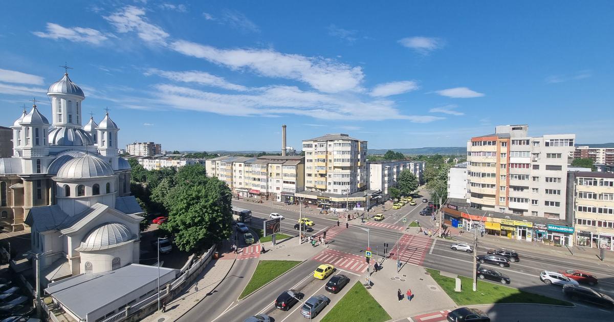 Apartament-spectacol/ 101 mp utili/ living de 54 mp! Unic în Bacău!