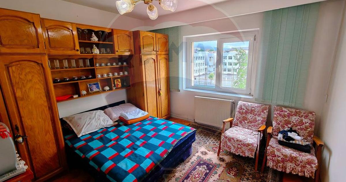 Apartament de vanzare cu 3 camere  Petru Rares Etaj 3
