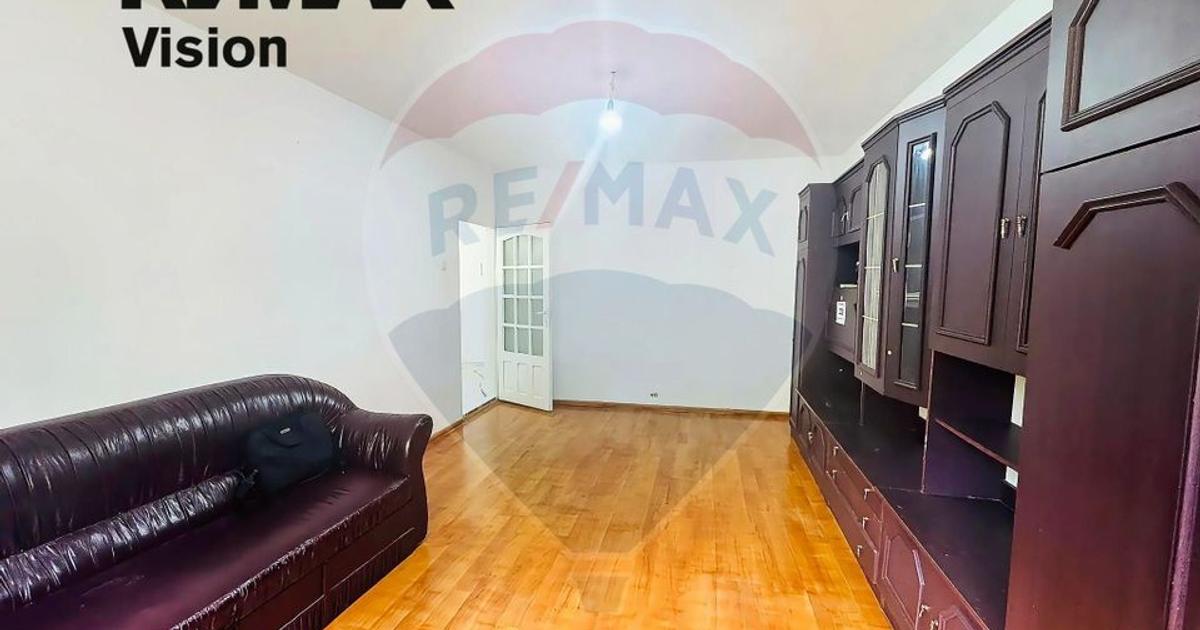 Apartament cu 3 camere de vânzare în zona 1 Mai