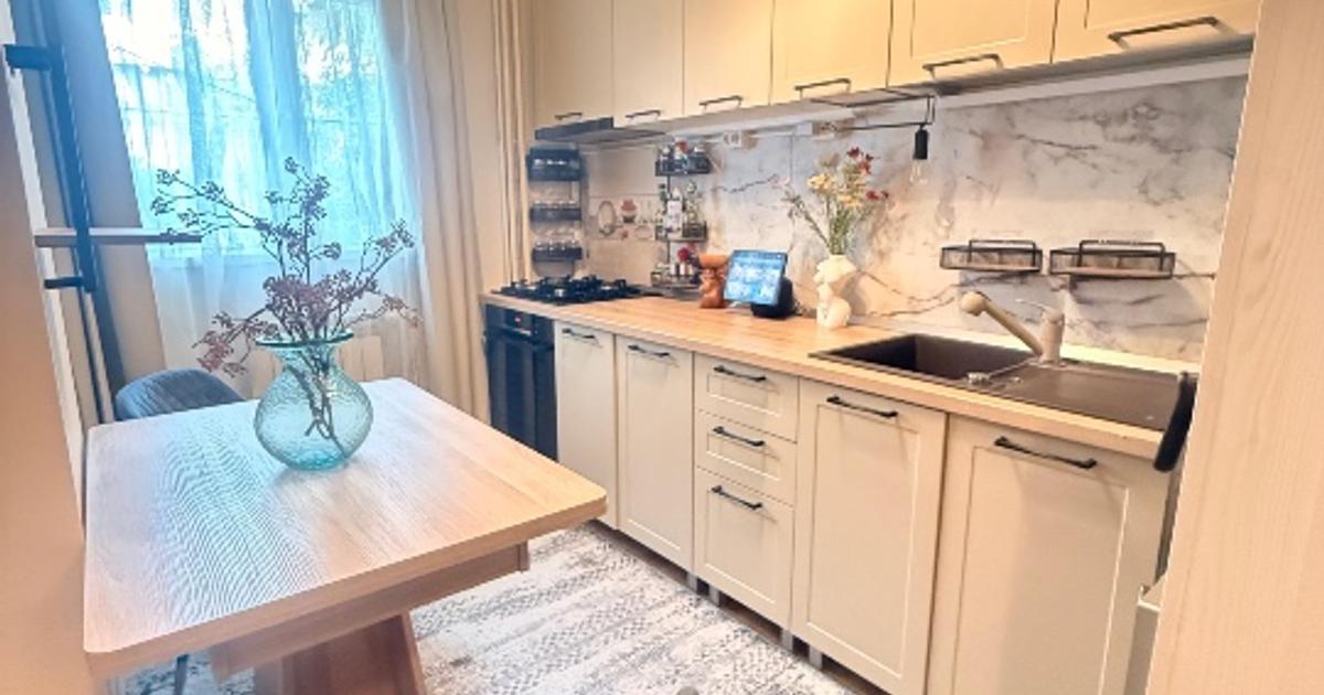 VÂND APARTAMENT 2 CAMERE, 50 mp – PARTER – BISERICA NOUĂ – CARTIER LINIȘTIT