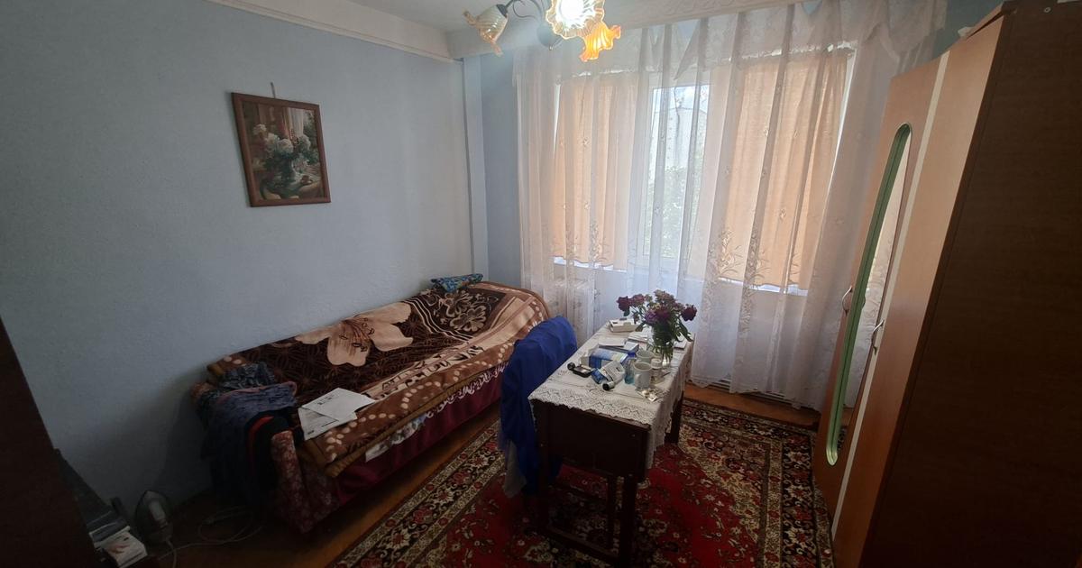 Apartament cu 3 camere decomandat, etaj 6/10, zona Alexandru cel Bun
