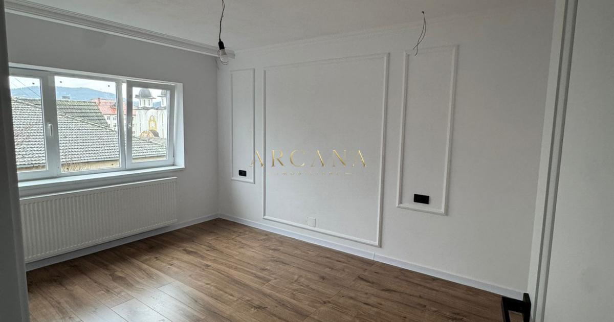 Apartament renovat cu 2 camere decomandate Jibou
