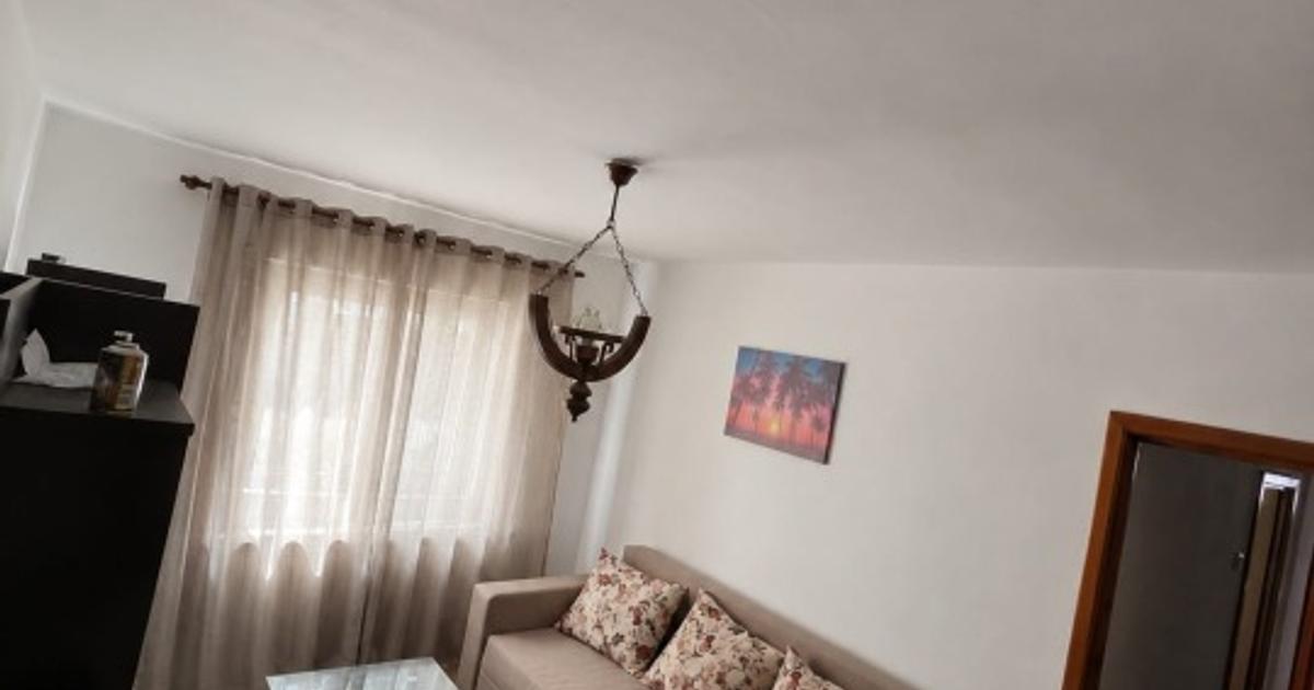 Apartament 3 camere semidecomandat