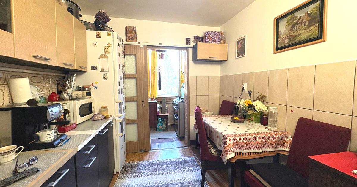 Apartament 2 camere 52mp zona Crsain mobilat Pret 60000eur neg