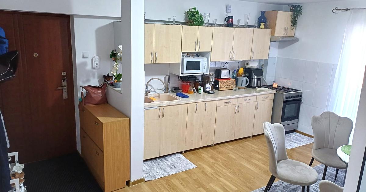 Apartament 2 camere 51mp -2 balcoane zona Spital Pret 60000eur neg