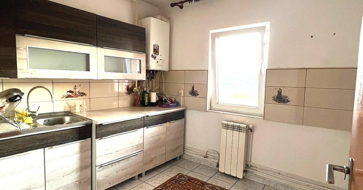 Apartament 3 camere 68mp Bradet -garaj langa bloc Pret 88.000eur neg